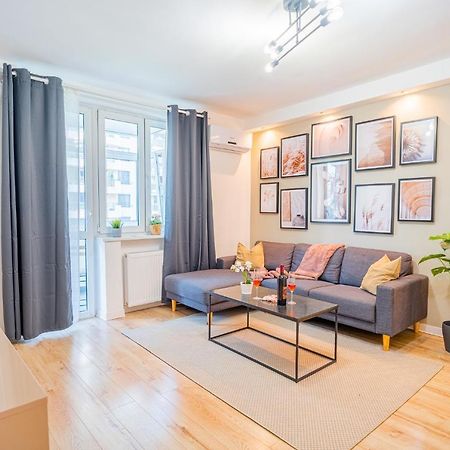 Spacious Newly Renovated 2Br Apartments With Balcony Бухарест Экстерьер фото