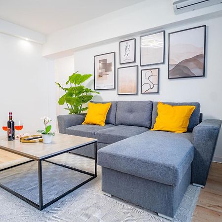 Spacious Newly Renovated 2Br Apartments With Balcony Бухарест Экстерьер фото