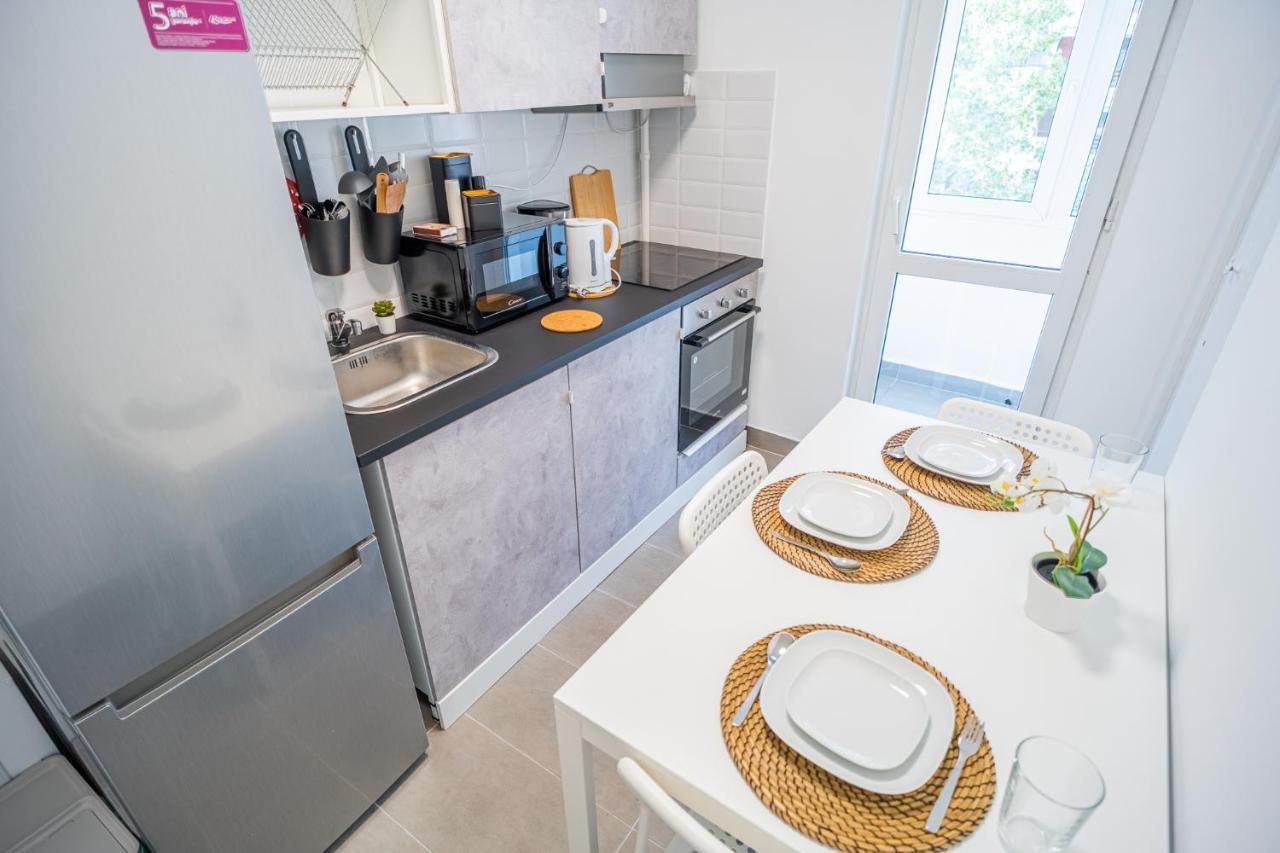 Spacious Newly Renovated 2Br Apartments With Balcony Бухарест Экстерьер фото