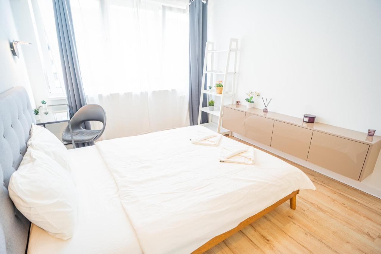 Spacious Newly Renovated 2Br Apartments With Balcony Бухарест Экстерьер фото