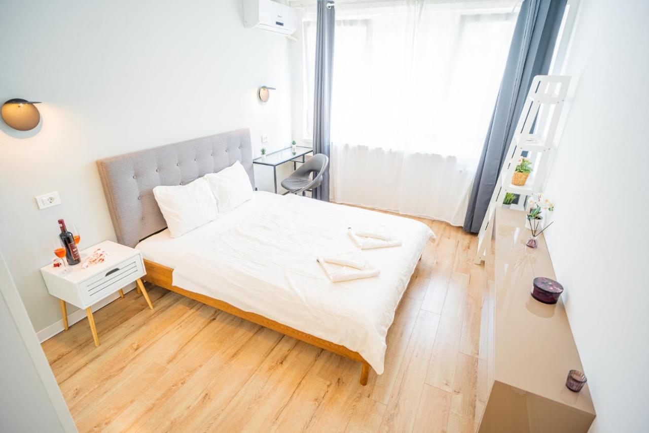 Spacious Newly Renovated 2Br Apartments With Balcony Бухарест Экстерьер фото