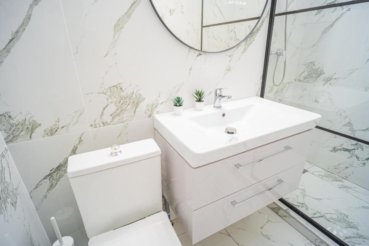 Spacious Newly Renovated 2Br Apartments With Balcony Бухарест Экстерьер фото