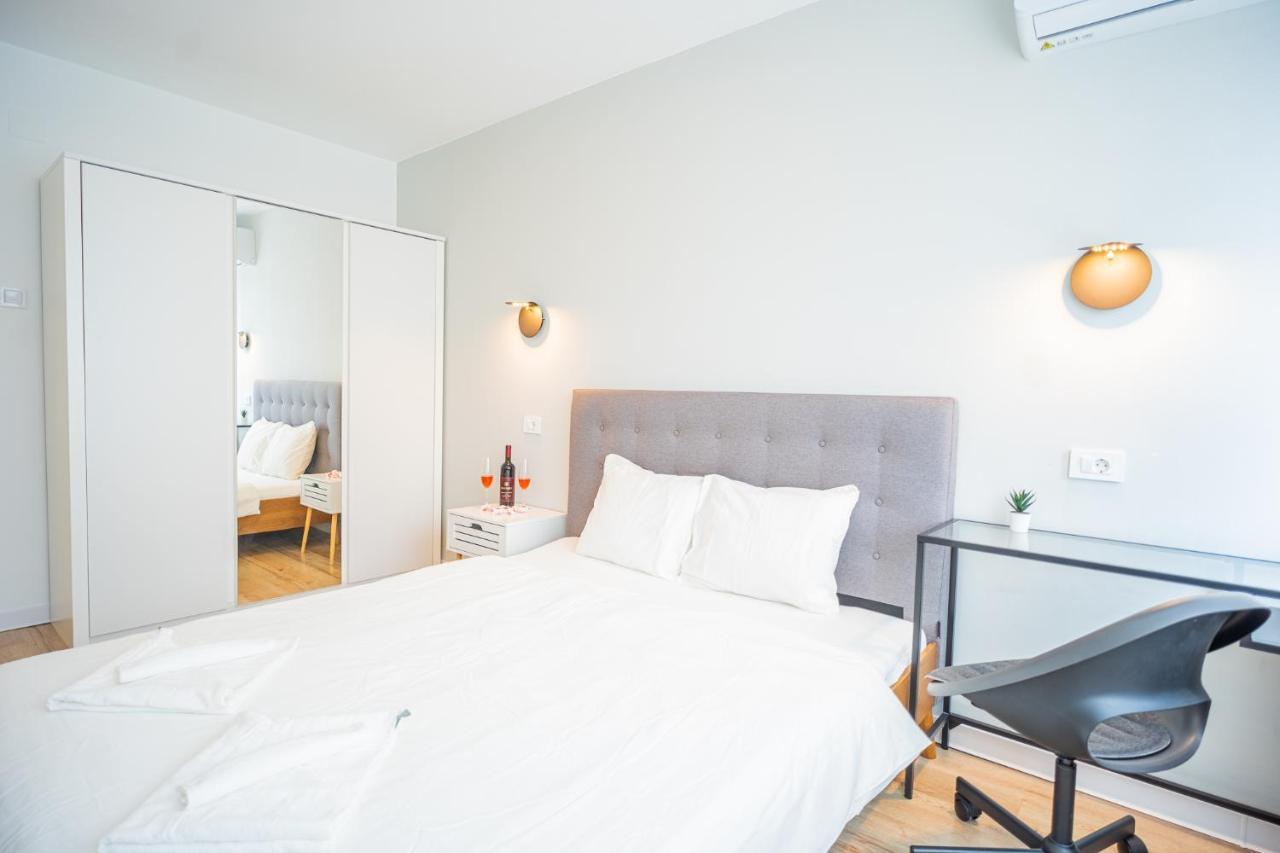 Spacious Newly Renovated 2Br Apartments With Balcony Бухарест Экстерьер фото