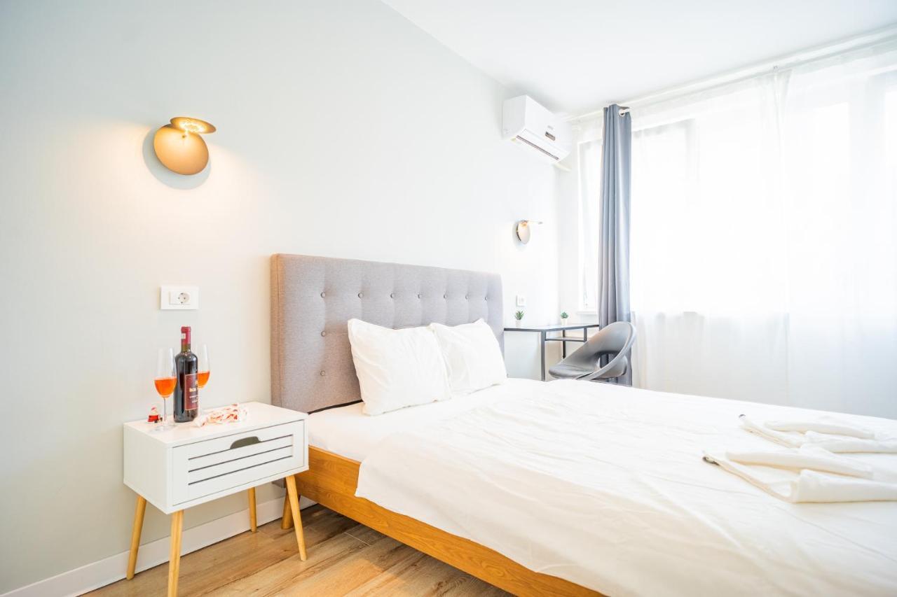 Spacious Newly Renovated 2Br Apartments With Balcony Бухарест Экстерьер фото