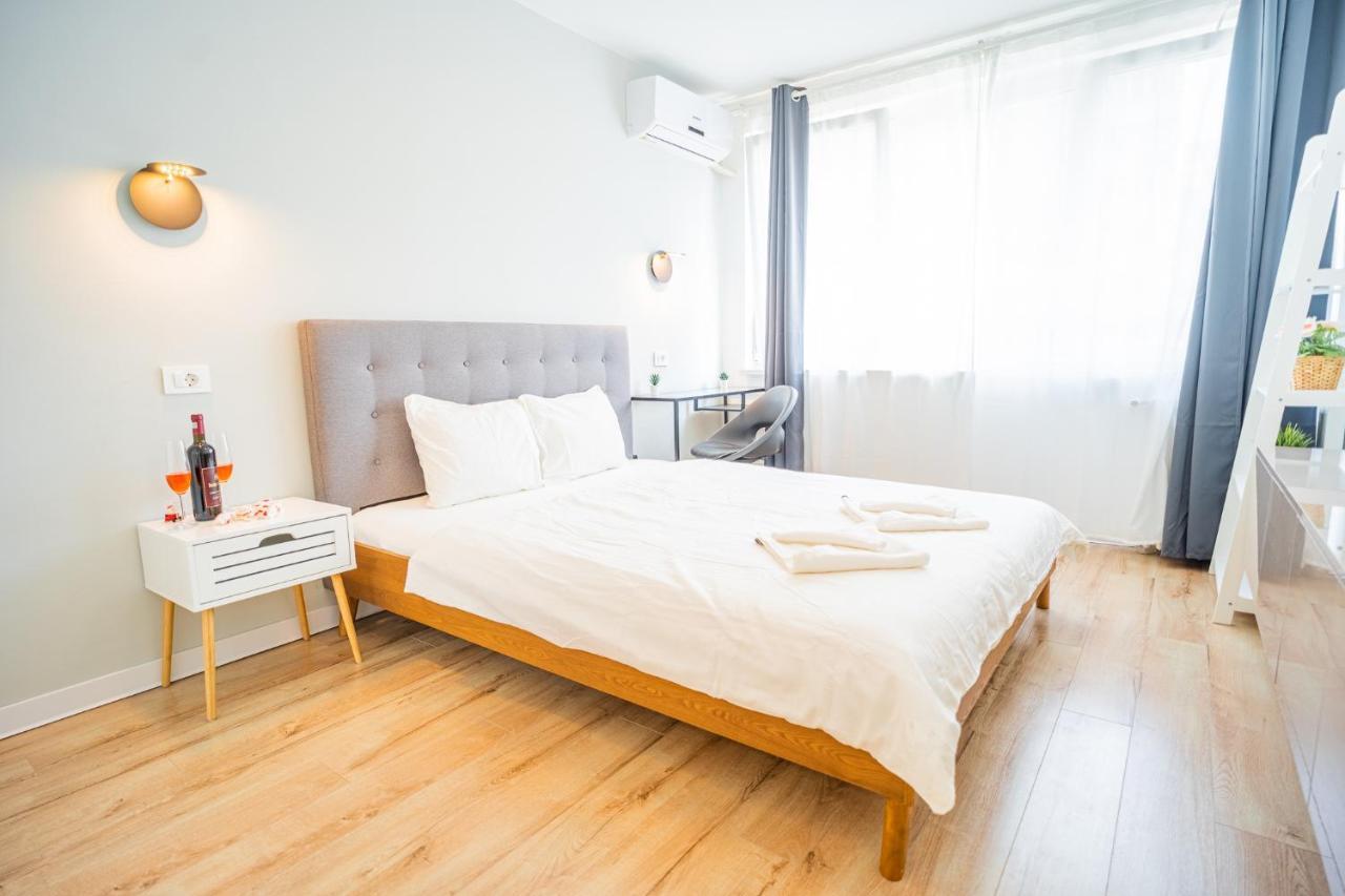 Spacious Newly Renovated 2Br Apartments With Balcony Бухарест Экстерьер фото