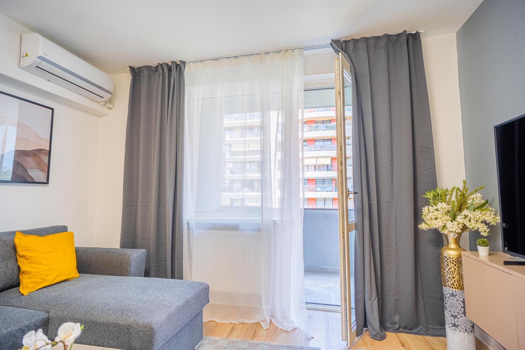 Spacious Newly Renovated 2Br Apartments With Balcony Бухарест Экстерьер фото