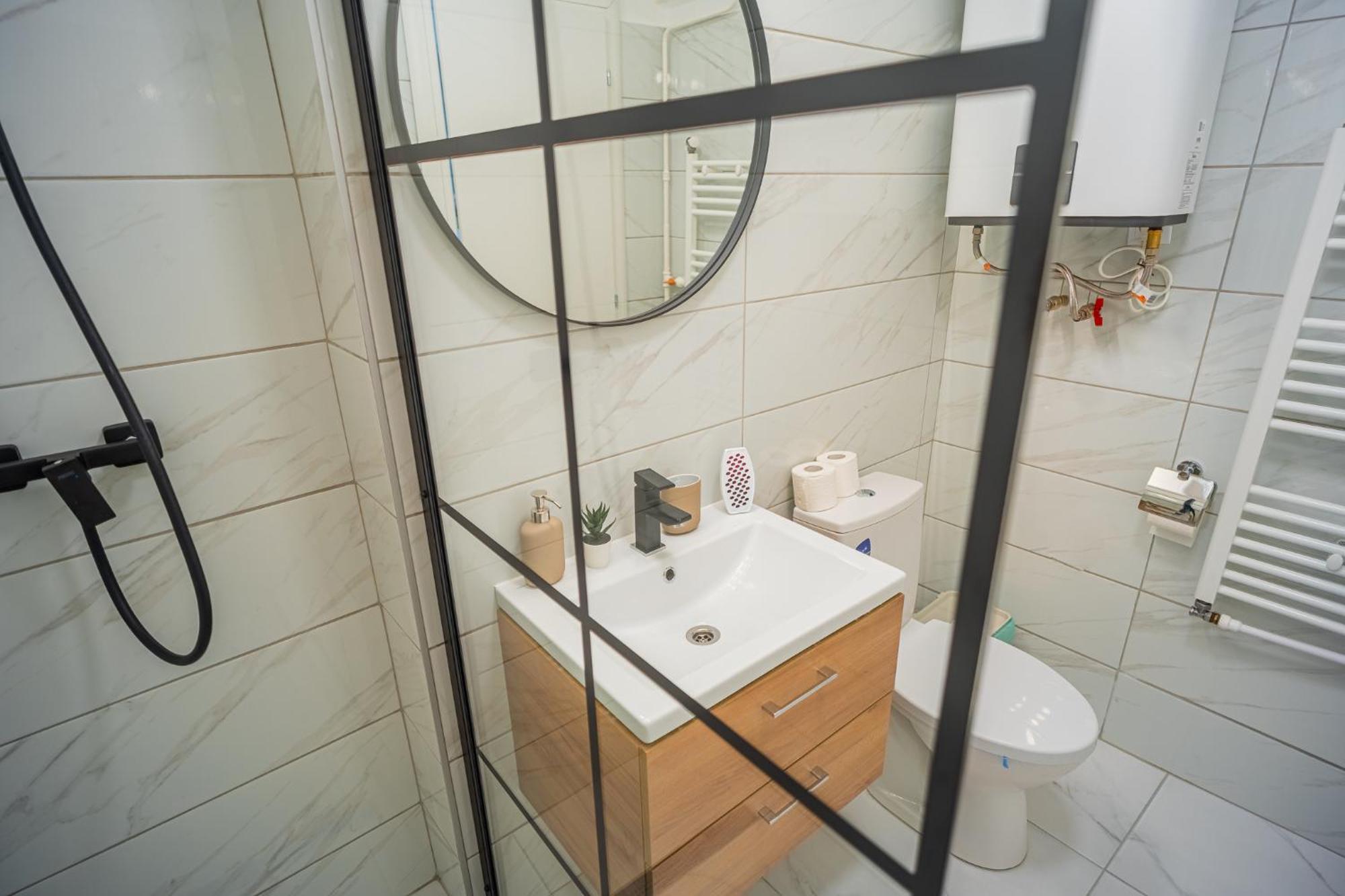 Spacious Newly Renovated 2Br Apartments With Balcony Бухарест Экстерьер фото
