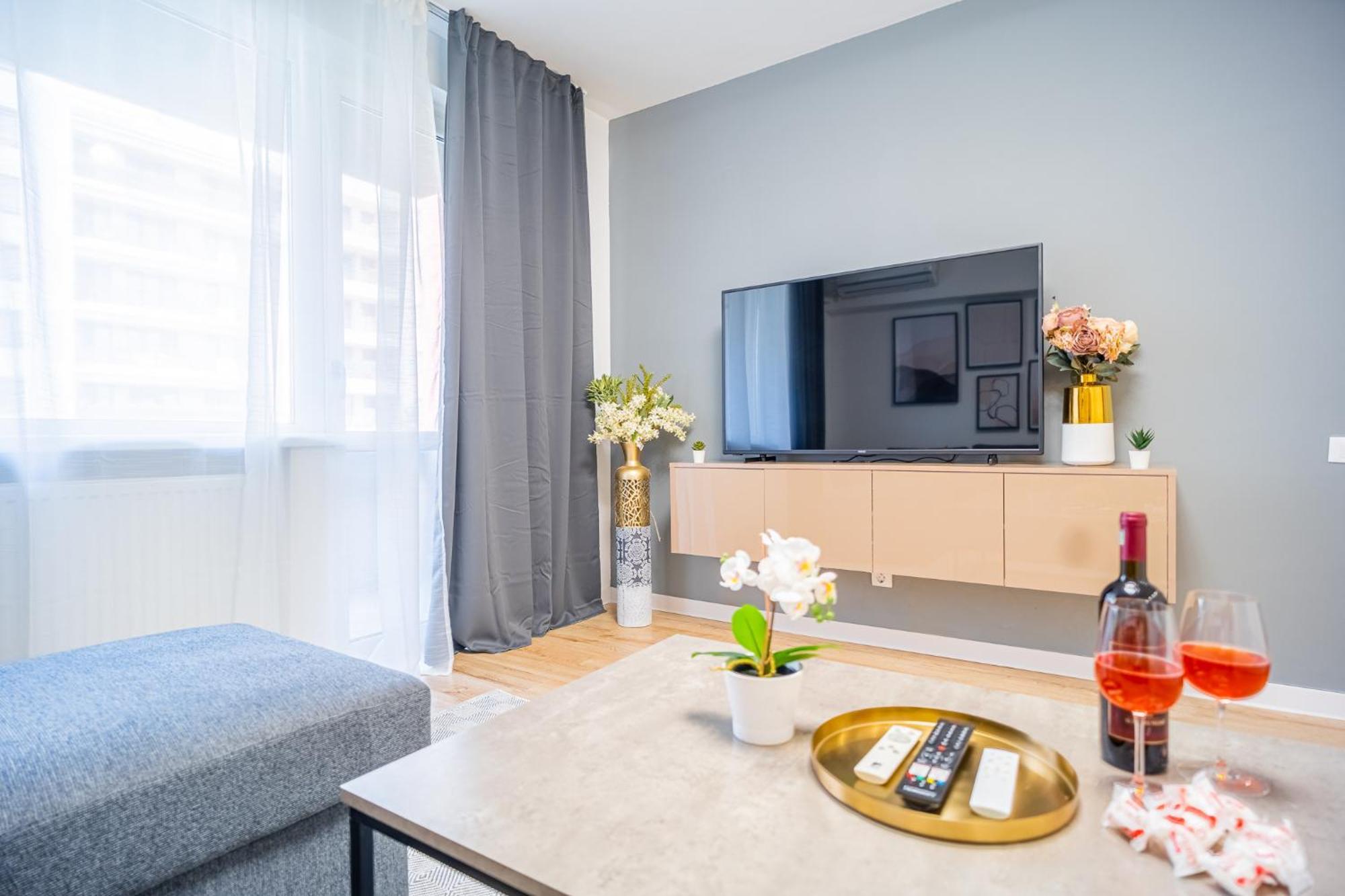 Spacious Newly Renovated 2Br Apartments With Balcony Бухарест Экстерьер фото