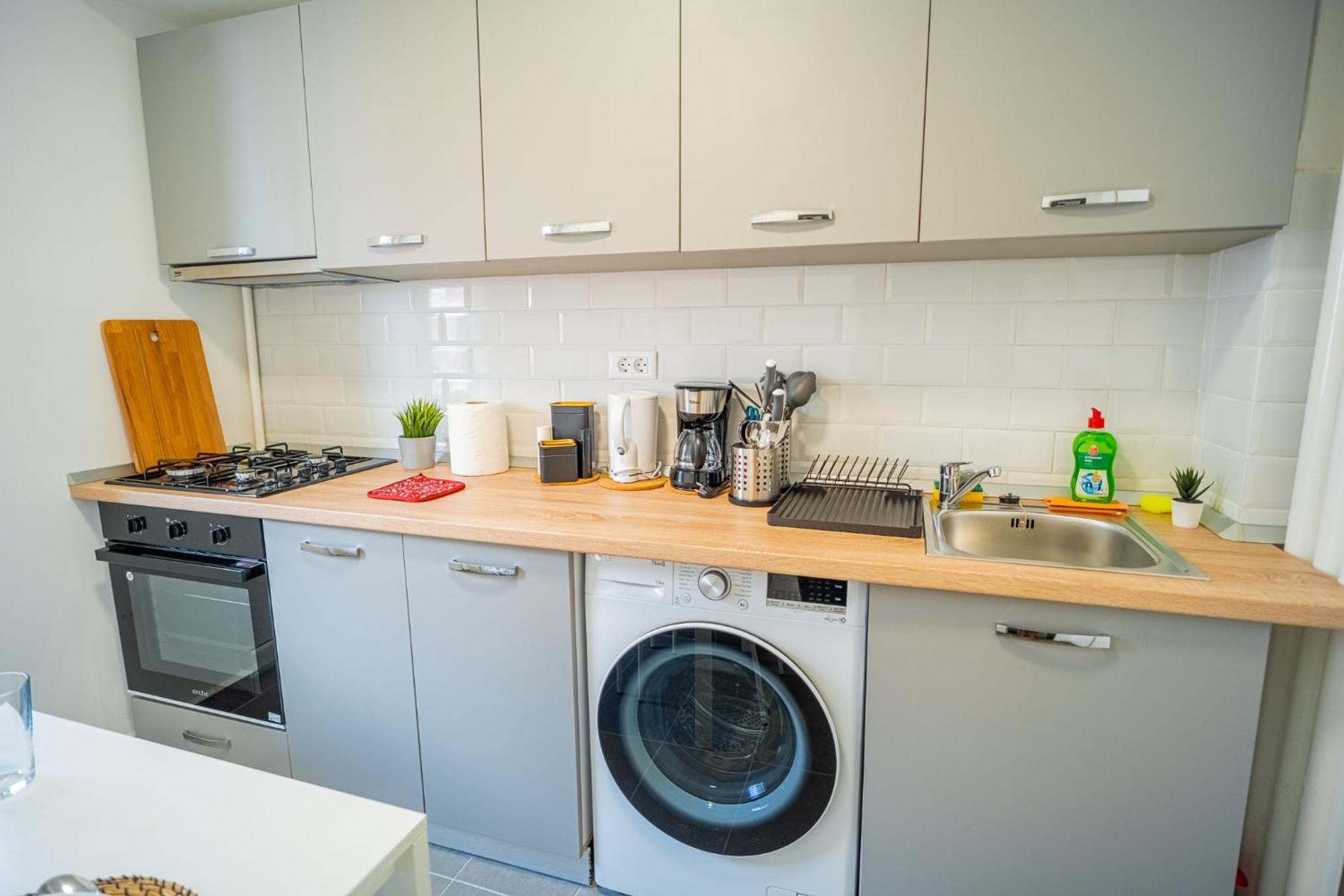 Spacious Newly Renovated 2Br Apartments With Balcony Бухарест Экстерьер фото