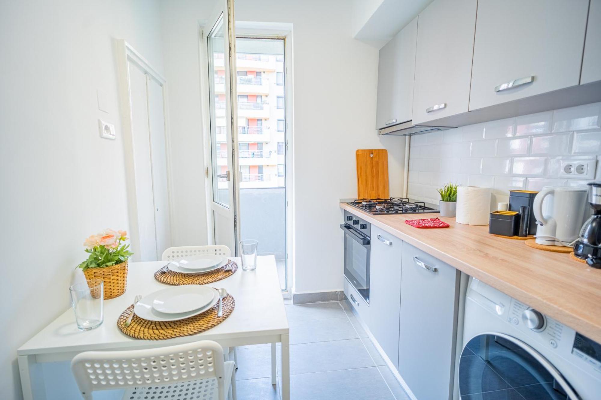 Spacious Newly Renovated 2Br Apartments With Balcony Бухарест Экстерьер фото