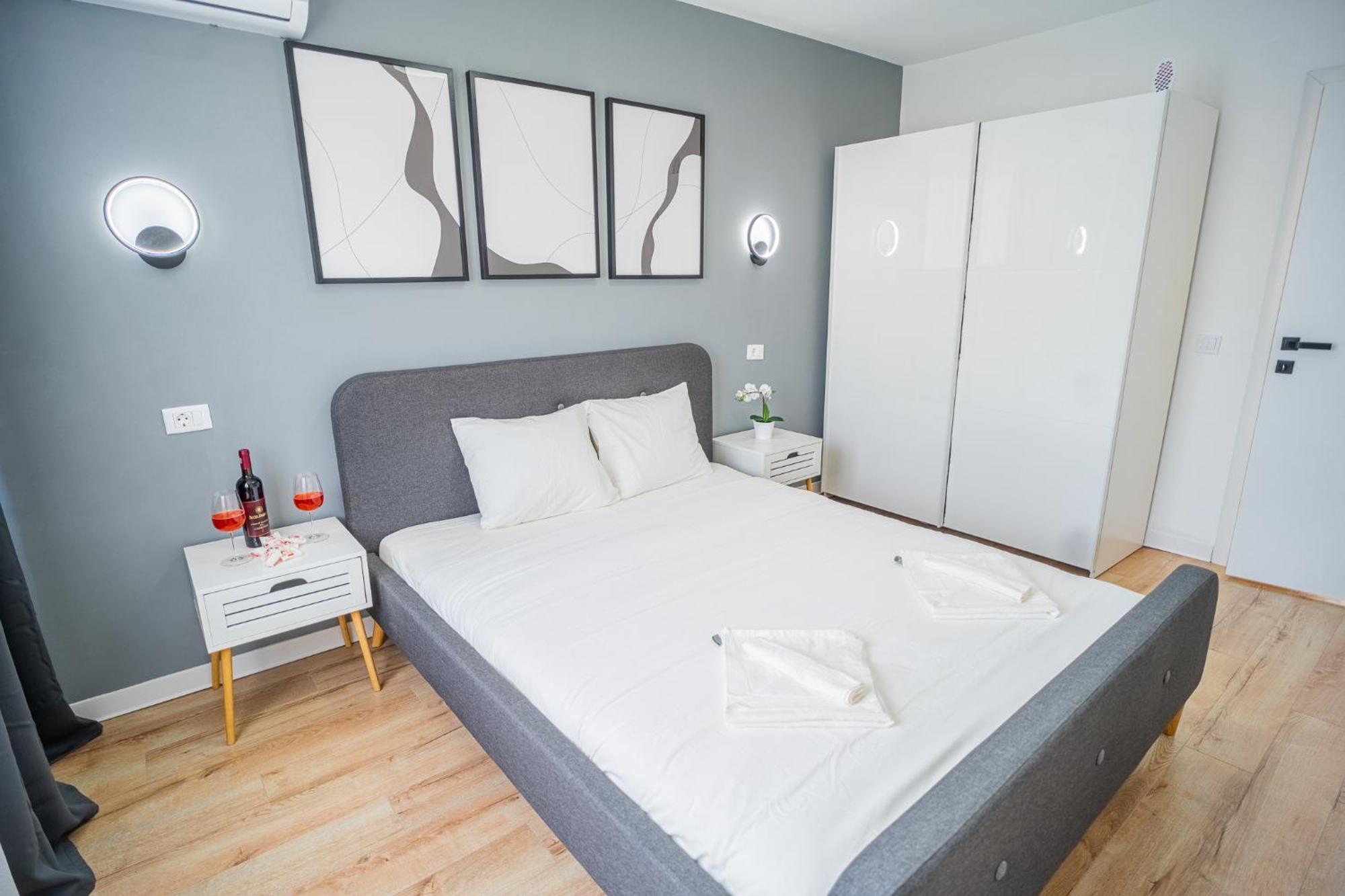 Spacious Newly Renovated 2Br Apartments With Balcony Бухарест Экстерьер фото