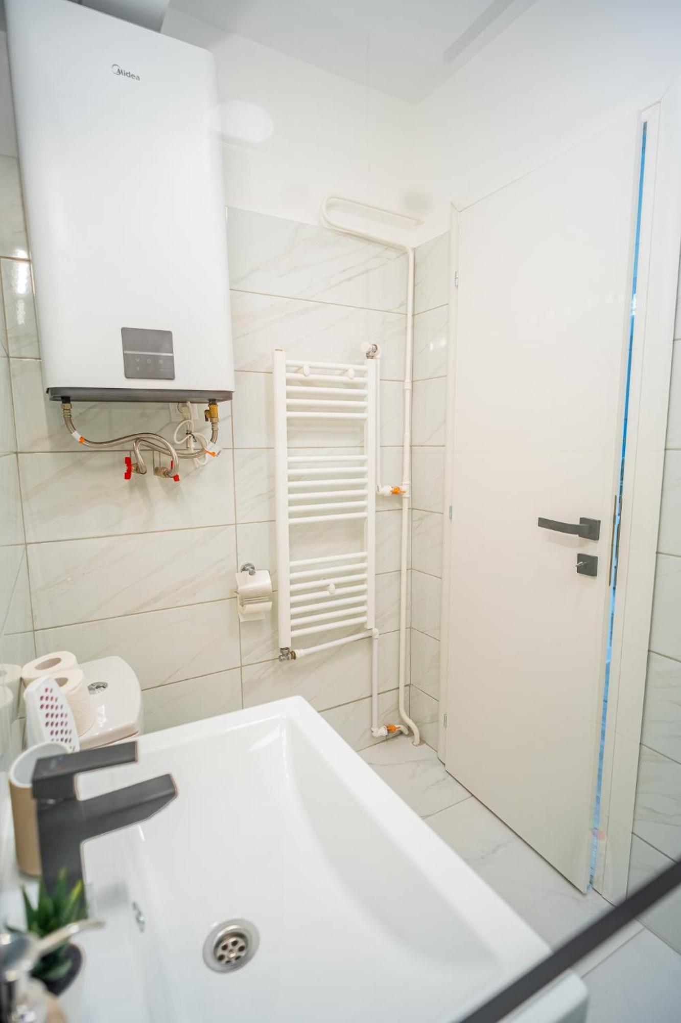 Spacious Newly Renovated 2Br Apartments With Balcony Бухарест Экстерьер фото